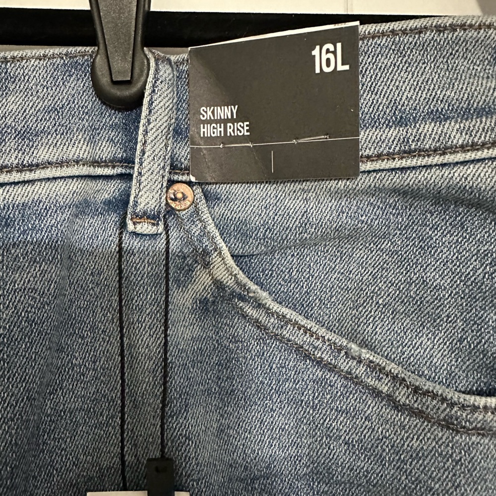 Skinny High Rise Jeans - Picture 3 of 4